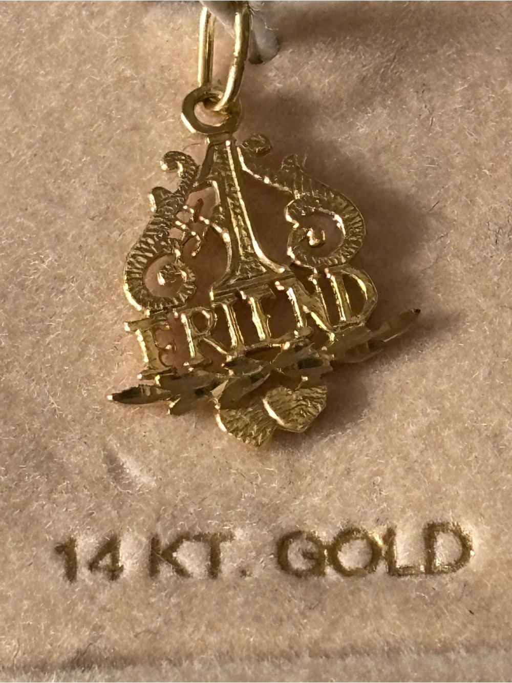 Beautiful vintage 1980’s 14 karat gold Friend charm!! - Picture 8 of 9